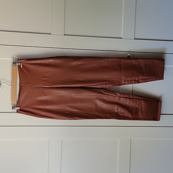 ❄️3/$25 FABLETICS Vegan Leather Legging Pants Mahogany Brown - Picture 6 of 8
